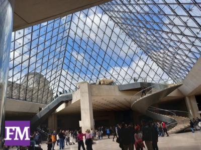 Louvre Eingangsbereich innen